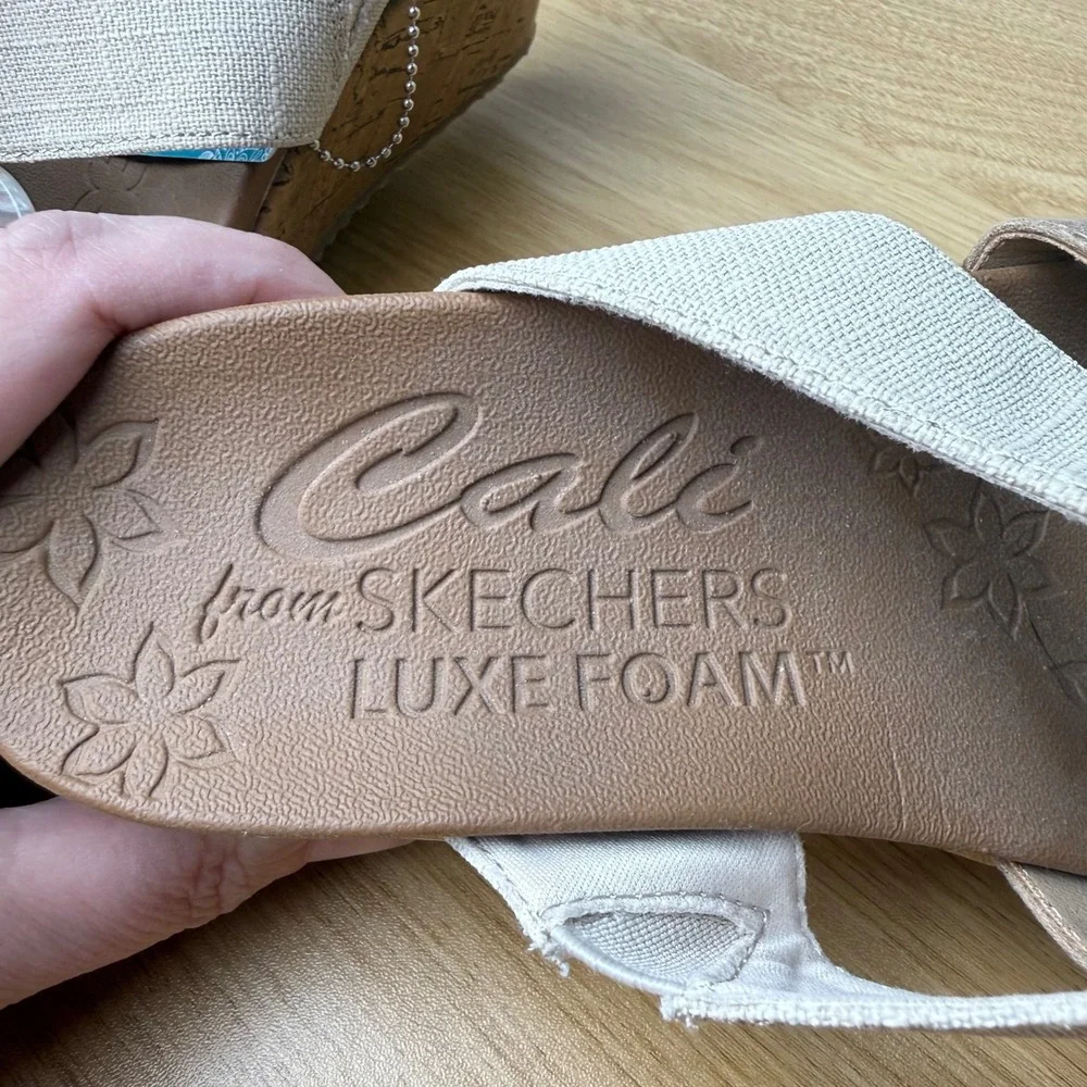 Skechers Womens Cali Wedge Sandals Size 9 Natural Cork Luxe Foam Beach Vacation